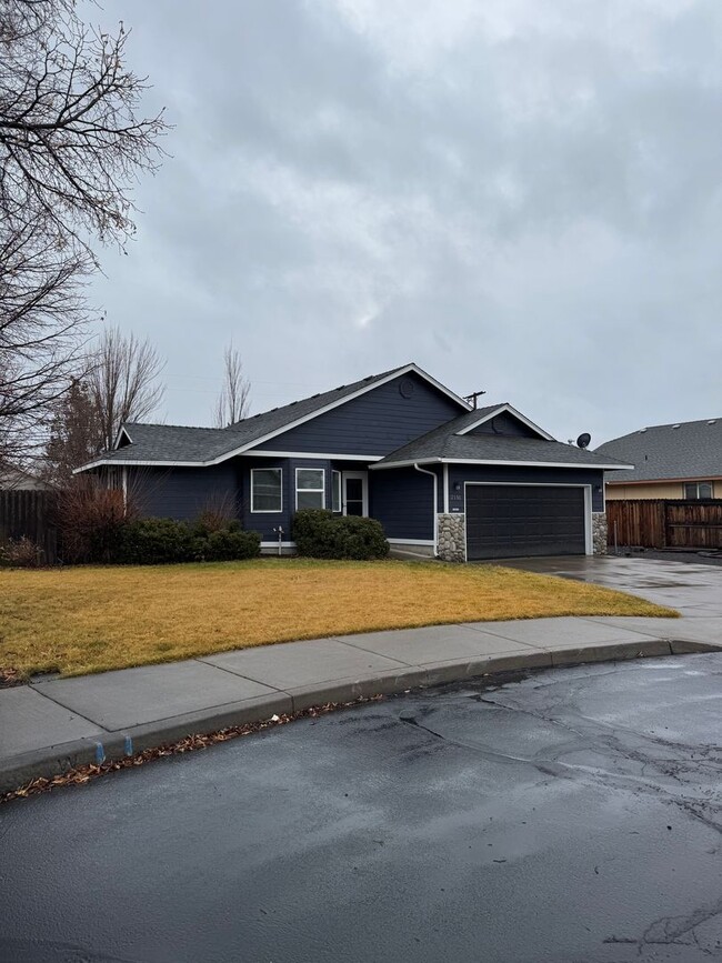 Building Photo - Home in NW Redmond