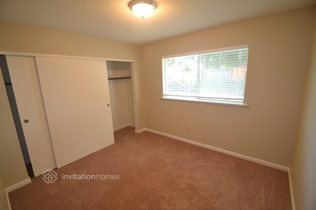 Building Photo - 5300 Village Wood Dr