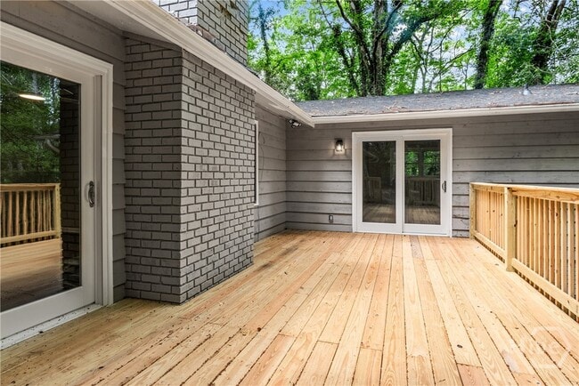 Foto del edificio - 310 Weatherly Woods Dr