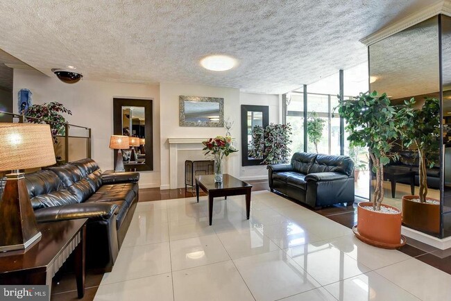 Foto del edificio - 1111 Arlington Blvd