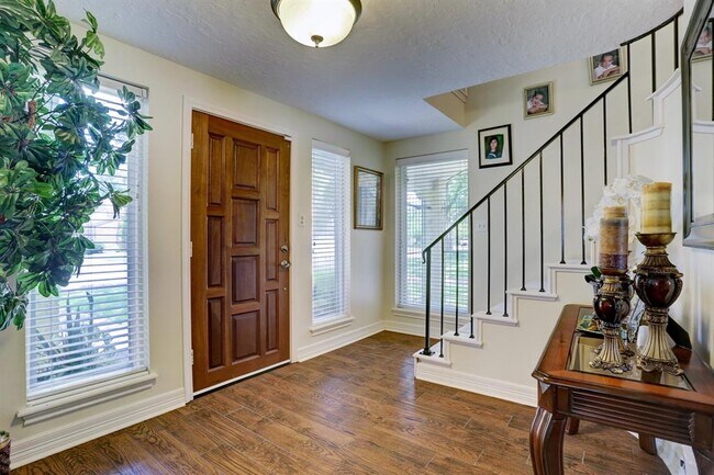 Building Photo - 12027 Riverview Dr