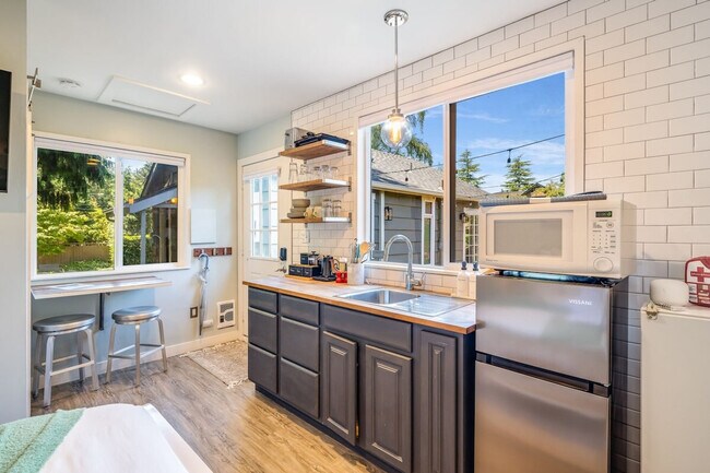 Foto del edificio - 8725 29th Ave NW