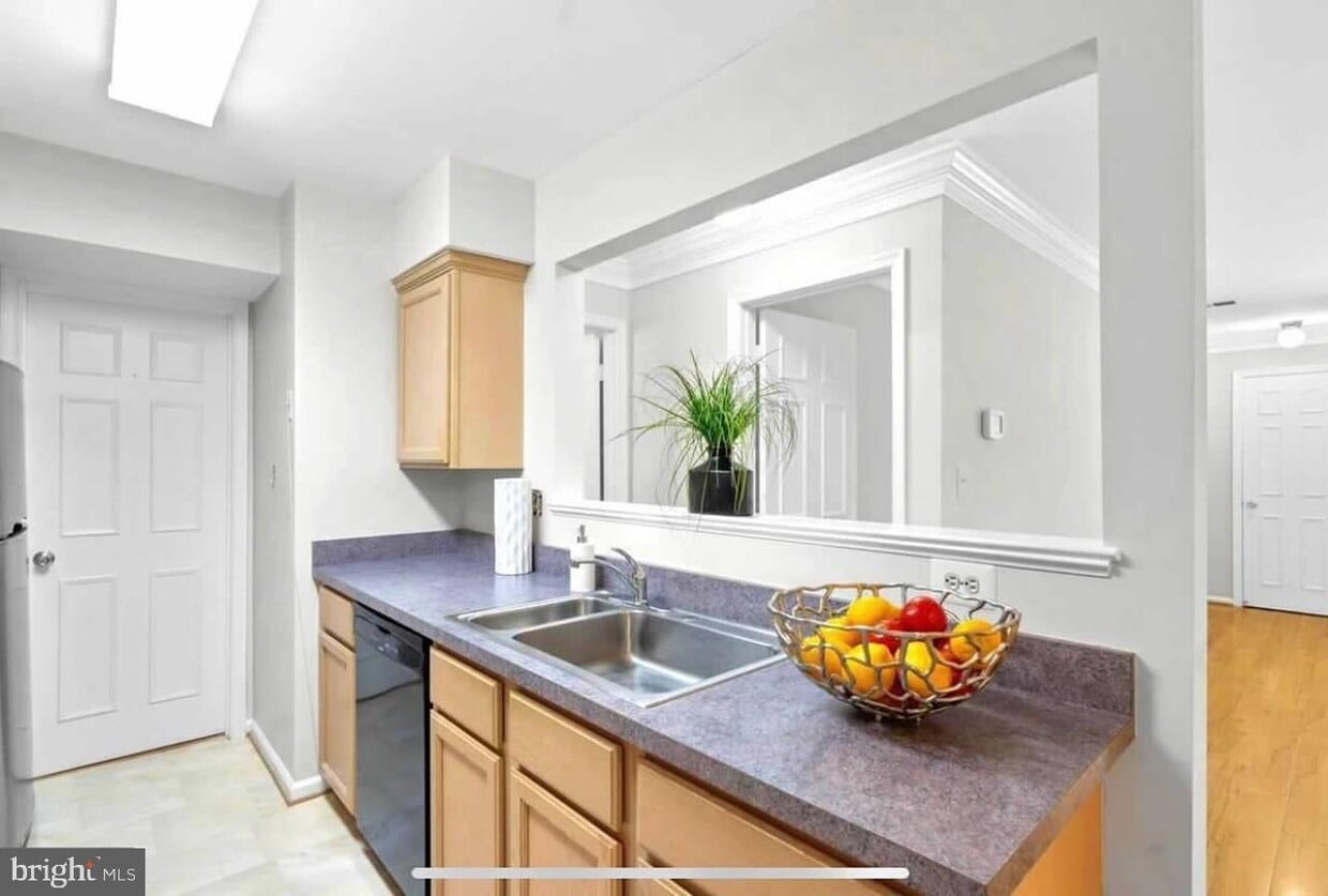 13026 Shadyside Ln Unit 14233, Germantown, MD 20874 Room for Rent in