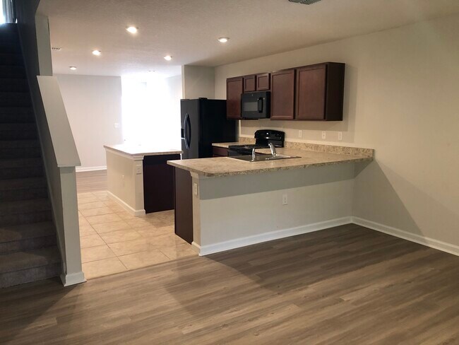 Foto del edificio - 5941 Creekside Crossing Dr