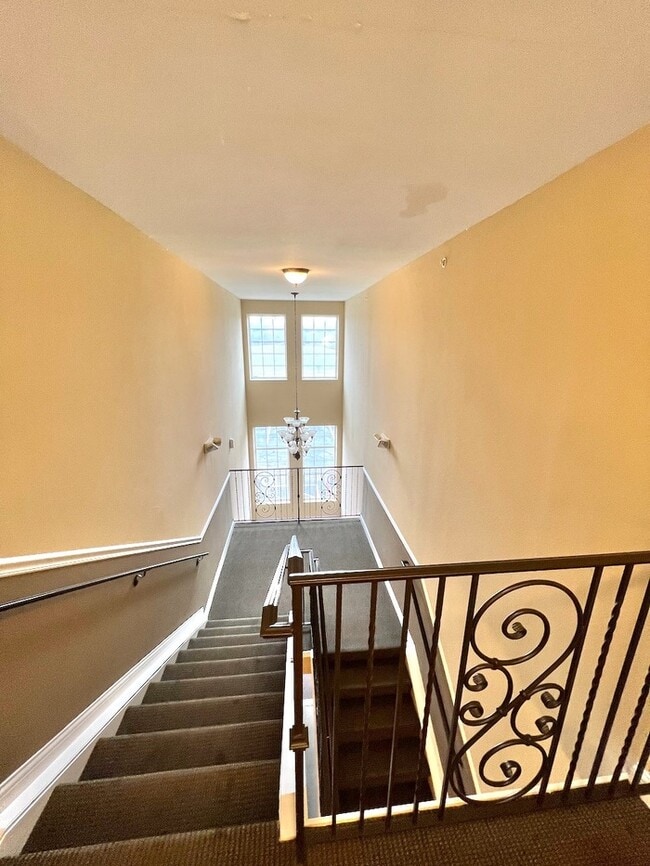 Building Photo - Lovely Maineville Condo with Community Ame...