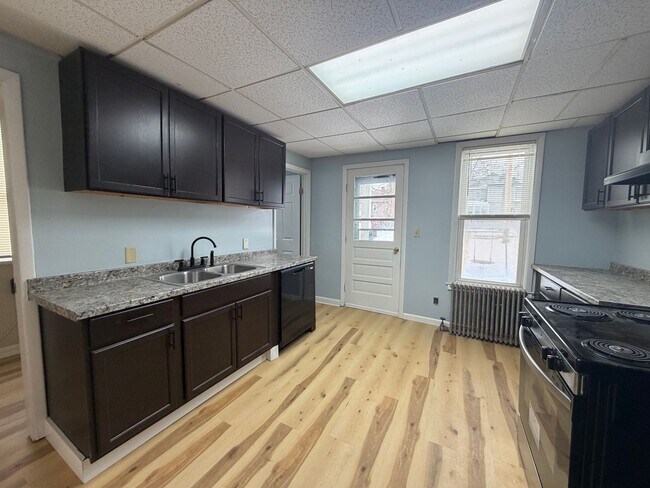 Foto del edificio - 27-29 Montgomery Ave