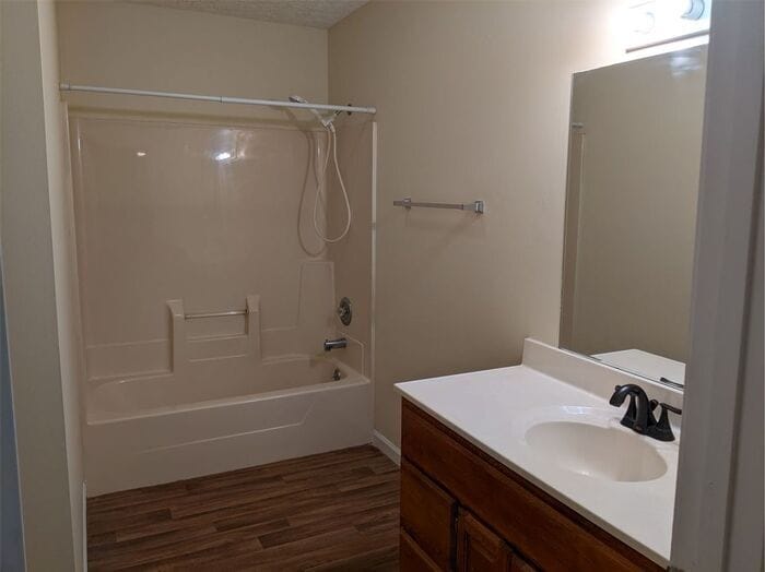 Building Photo - Open Concept 2 Bedroom Triplex