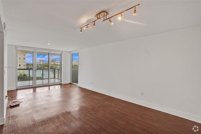 Building Photo - 9261 E Bay Harbor Dr