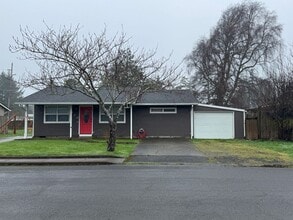 Building Photo - 130 SE Salmon St