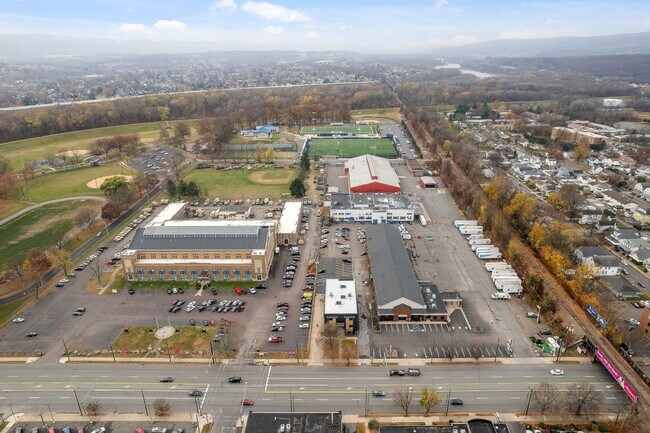 Foto del edificio - FREE 1st Months Rent! - Brand New Luxury Apartment in Kingston, PA!