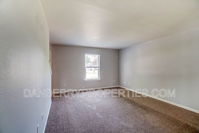 Building Photo - 3739 Willow Run Dr