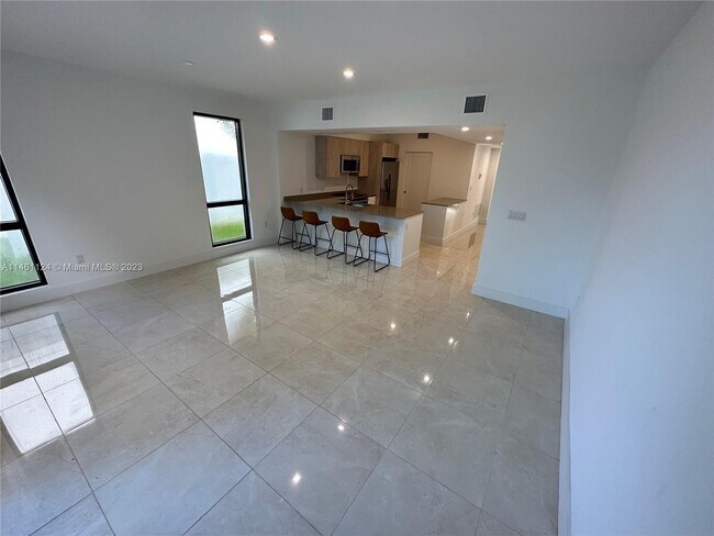Foto del edificio - 5481 N Oaks Pl