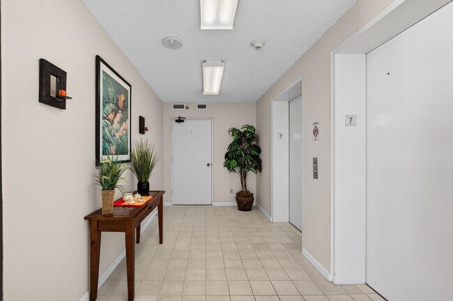 Building Photo - 5055 N Hwy A1A