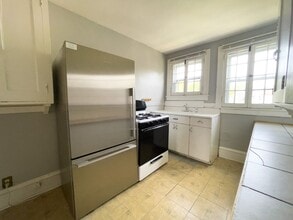 Building Photo - 509 6th St SE