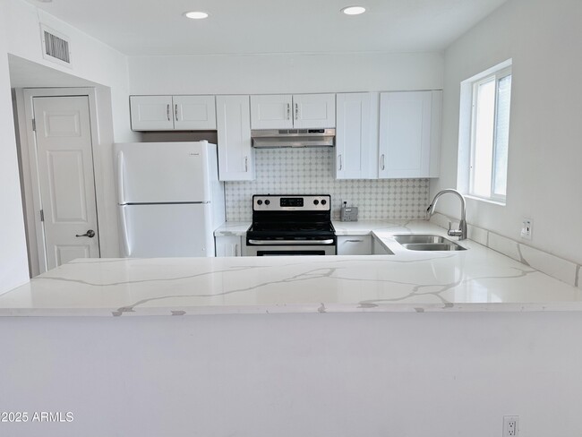 Foto del edificio - 4731 E Belleview St