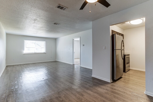 Building Photo - Elevate at 604 West