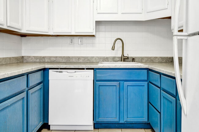 Foto del edificio - 4440 Turquoise Dr