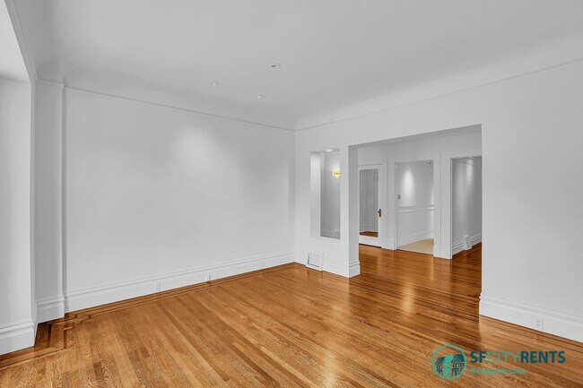 Foto del edificio - Sun-filled Presidio Heights Residence w/ Private Deck, Hot Tub & Garage Parking