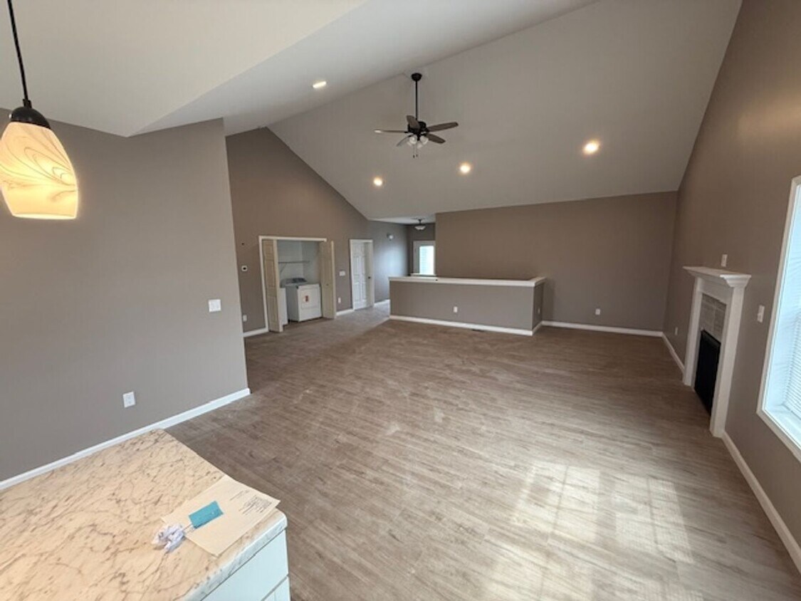 Building Photo - New Build 3 BR/2BA Duplex in Washington IL