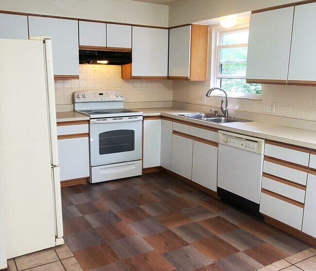 Building Photo - 4565 Norwell Dr E