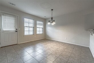 Building Photo - 926 Kensington Dr