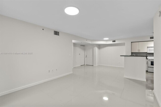 Foto del edificio - 2041 Renaissance Blvd