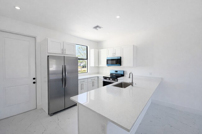 Foto del edificio - 4806-4808 Golfview Blvd