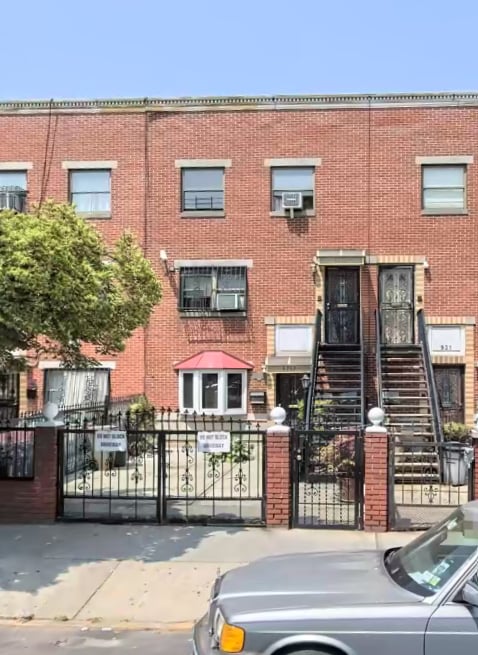 Building Photo - 929 Gates Ave