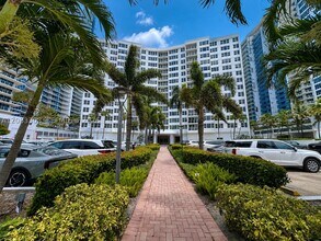 Building Photo - 3505 S Ocean Dr