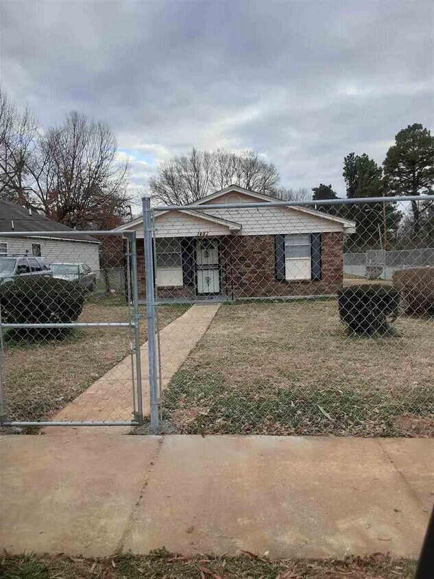 Primary Photo - 1487 Dunn Ave