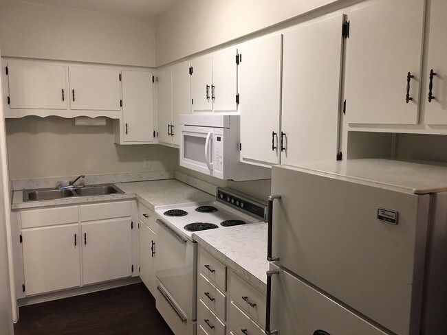 Modern kitchen - 1823 S 3rd St