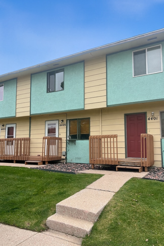 Building Photo - 4403 E Pikes Peak Ave