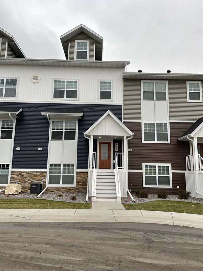 Building Photo - APPLICATIONS PENDING -- MOVE IN SPECIAL AL...