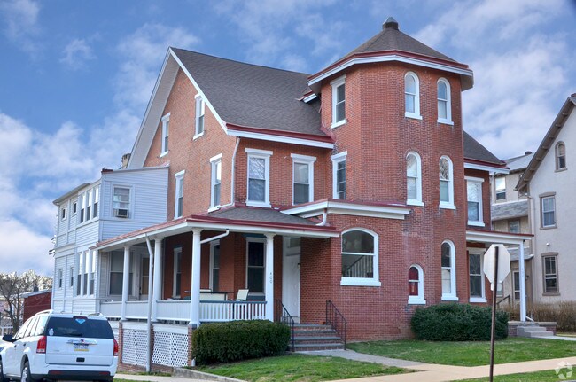 Primary Photo - 400 N Church St