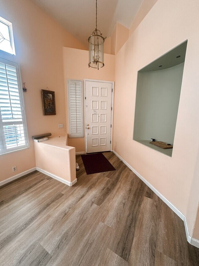 Building Photo - Home in Pleasanton Available!