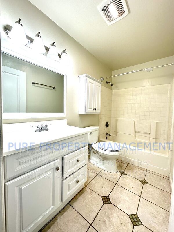 Foto del edificio - 985 30th Ave