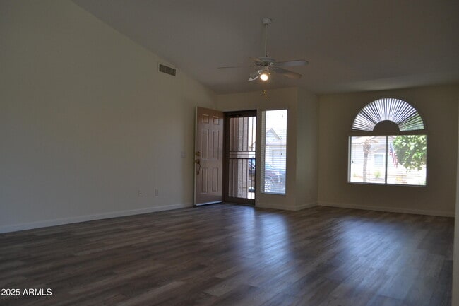 Building Photo - 6800 S Oakmont Dr