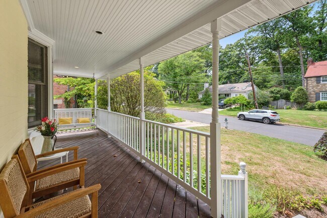 Foto del edificio - 8303 Thoreau Dr