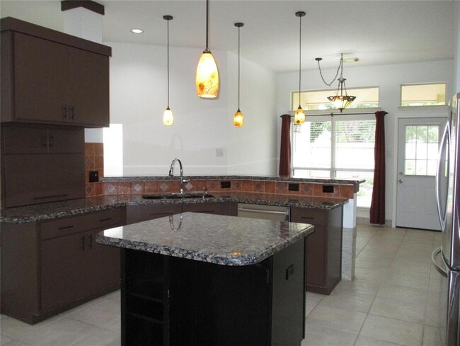 Building Photo - 3806 Hillbrook Dr