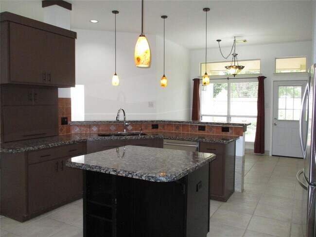 Foto del edificio - 3806 Hillbrook Dr