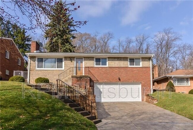 Photo - 825 Bethany Dr House