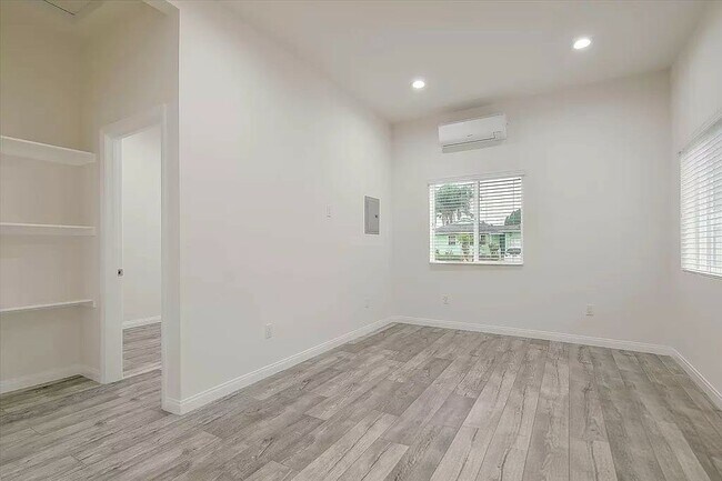 Foto del edificio - 20550 Leadwell St