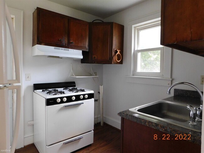 Building Photo - 3 br, 1 bath House - 401 E Lorengo Ave