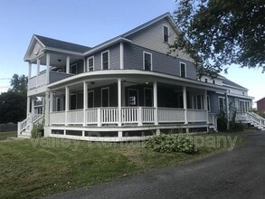 Building Photo - 132 Middle St