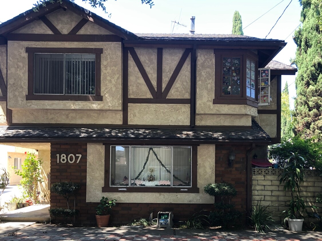Front - 1807 Pepper St