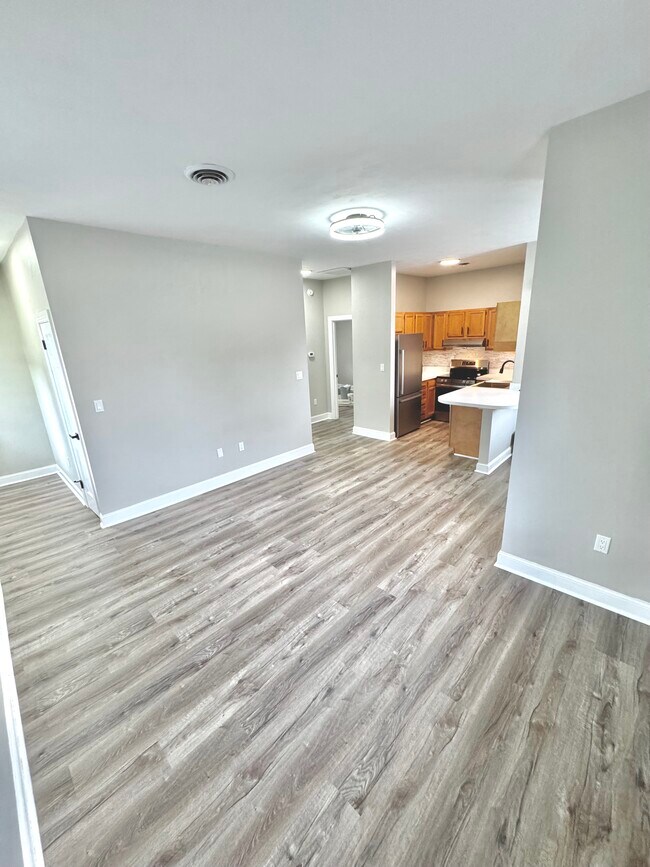 Foto del edificio - 1736 Memorial Ave SW