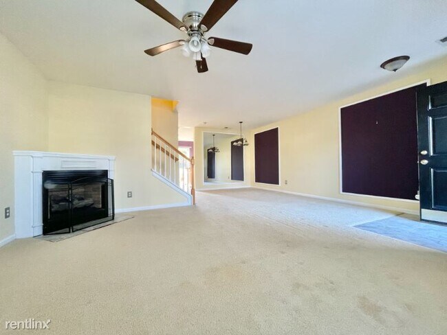 Building Photo - 2 br, 2.5 bath Townhome - 1032 Eagles Nest Ln