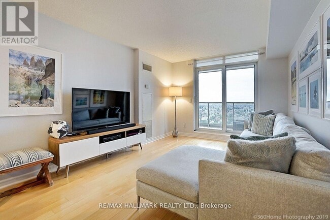 Building Photo - 18 Kenaston Gardens