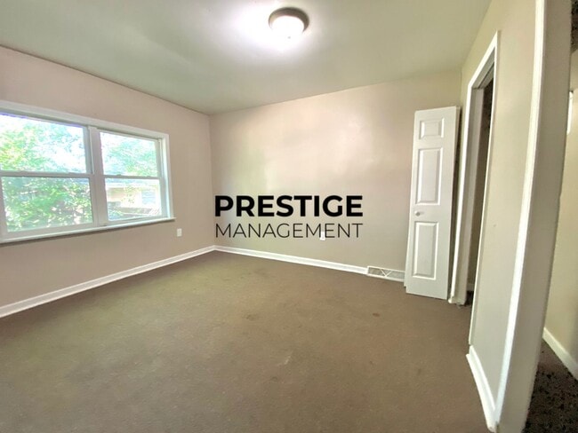 Building Photo - 2 Bed 1 Bath Home With Den