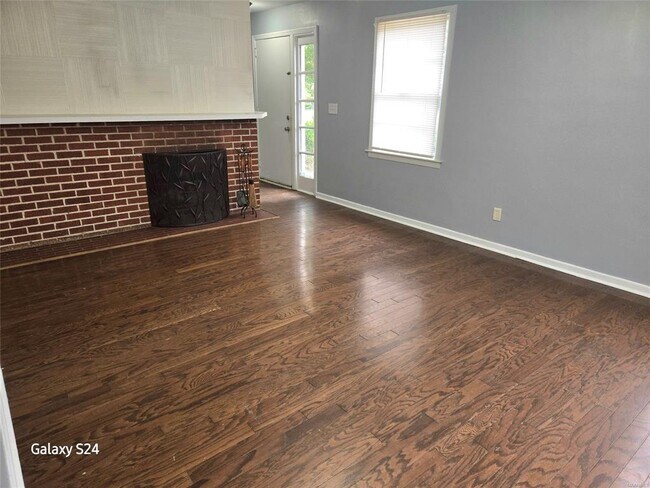 Foto del edificio - 2141 Meadowlane Dr